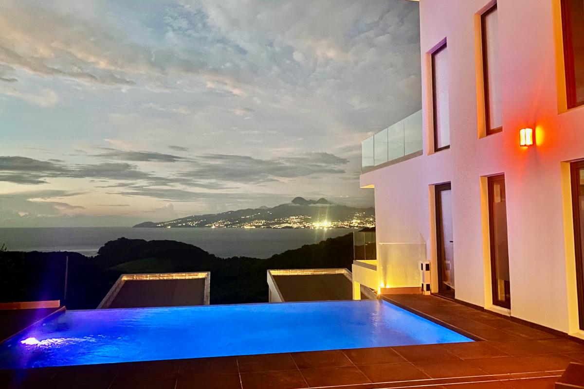 28 Location-villa-martinique- Terrasse vue avec piscine